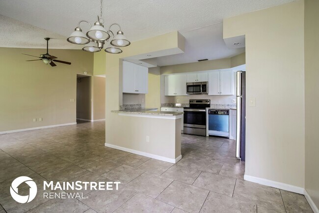 Building Photo - 5625 Westview Dr