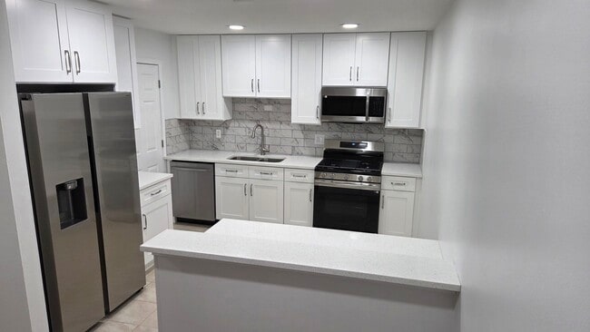 Building Photo - 1303 Kingsbury Dr