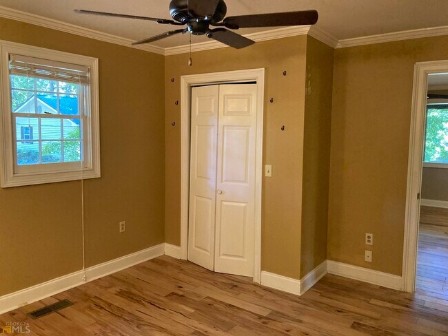 Building Photo - 248 W River Bend Dr