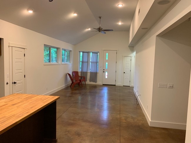 Building Photo - 420 S Church Ave