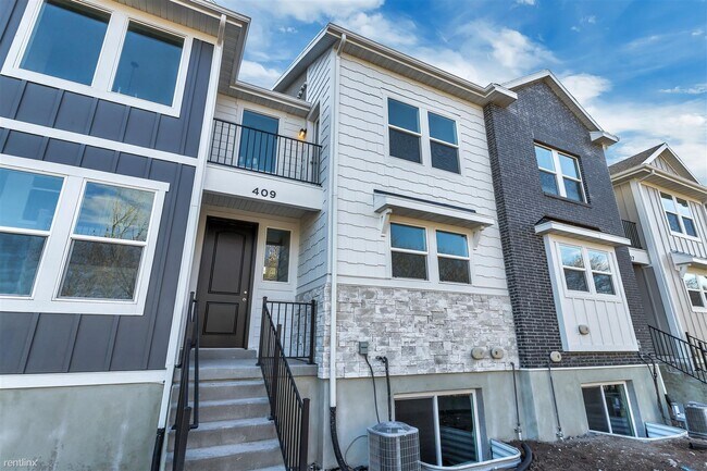 Building Photo - 3 br, 2.5 bath Townhome - 409 North 360 We...