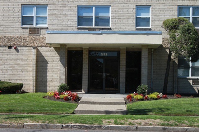 Primary Photo - 211 Johnson Ave