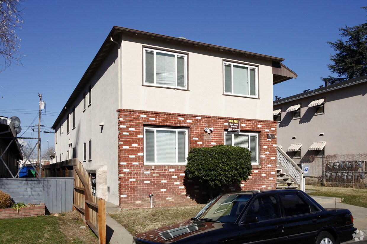Building Photo - 1017 Lochbrae Rd