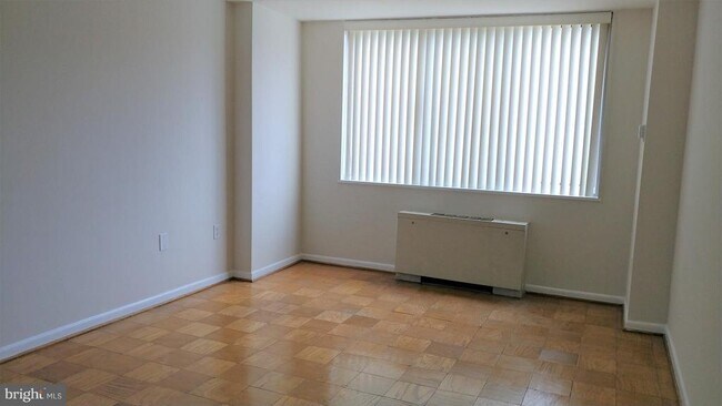 Foto del edificio - 10500 Rockville Pike
