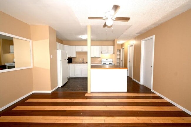 Building Photo - 3 bedroom in Prince George BC V2L 2A4