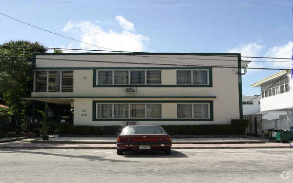 Building Photo - Waterfront Townhouses