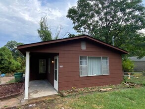 Building Photo - 9746 Diamond Dr