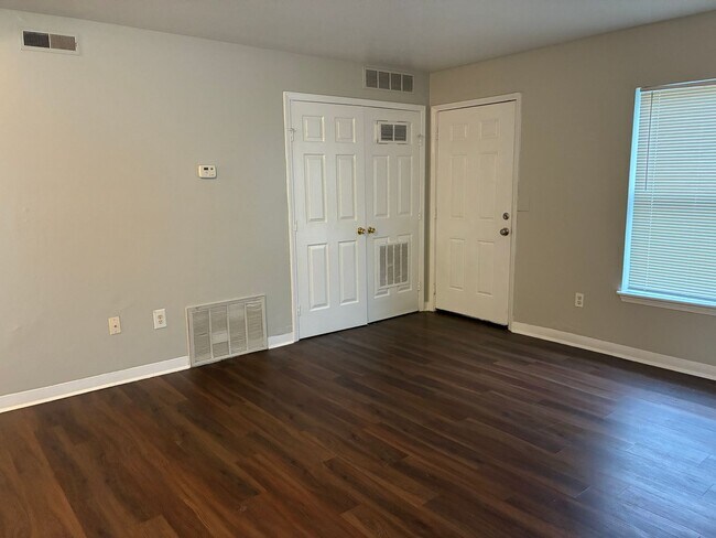 Foto del edificio - 2702 W Kentucky St