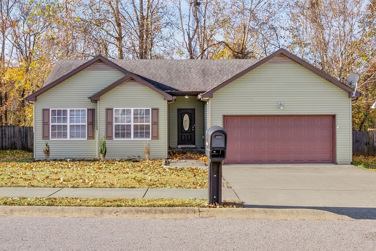 Foto principal - Pet Friendly Three Bedroom!