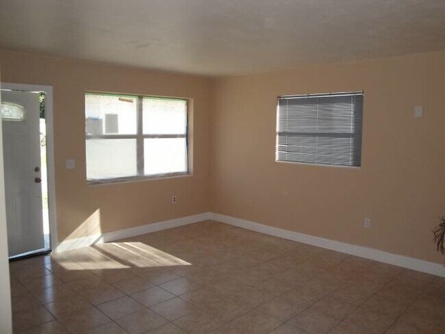 Foto del edificio - Come see this beautiful 3/2 single family ...