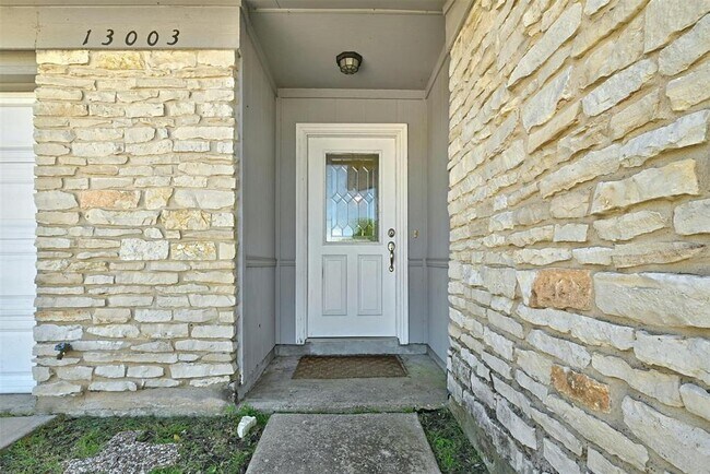 Foto del edificio - 13003 Lamplight Village Ave