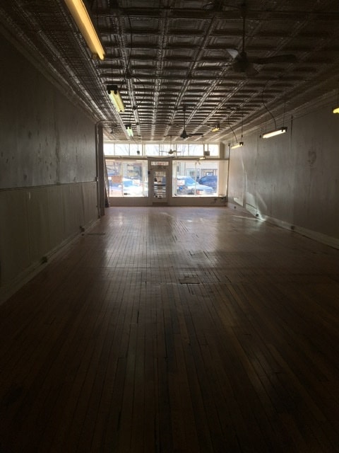 Building Photo - 122 W Main St