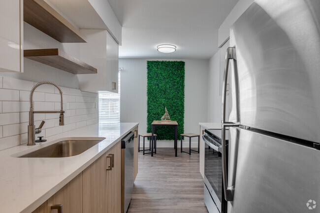 2BR, 1.5BA -1020SF - Kitchen - The North Shore Apartments