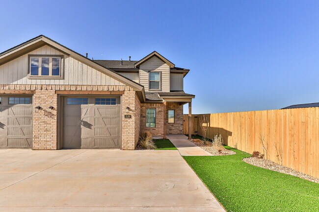 Building Photo - Like-New Modern Townhomes in Cooper ISD!