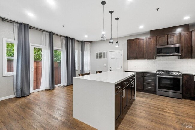Foto del edificio - 4 Courtney Ln