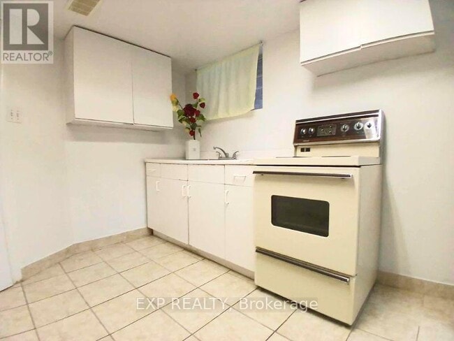 Building Photo - 931 Pape Ave