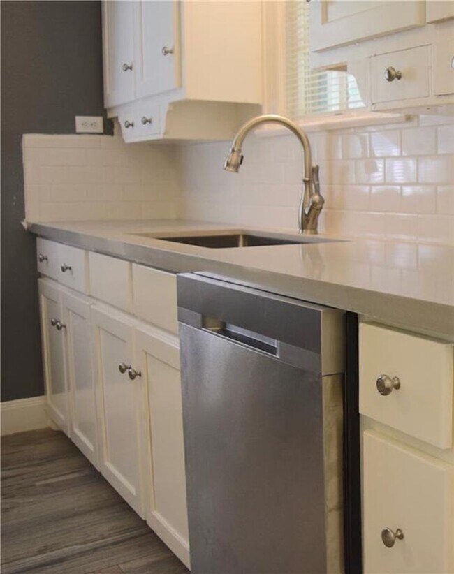 Foto del edificio - Amazing 7 bed in west Campus for Aug 2026