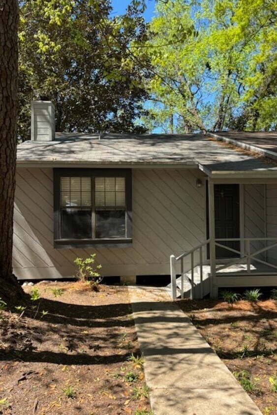 Primary Photo - 140 Parkbrook Cir