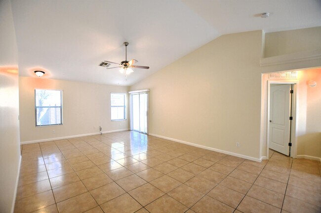 Building Photo - 1867 E Kachina Dr