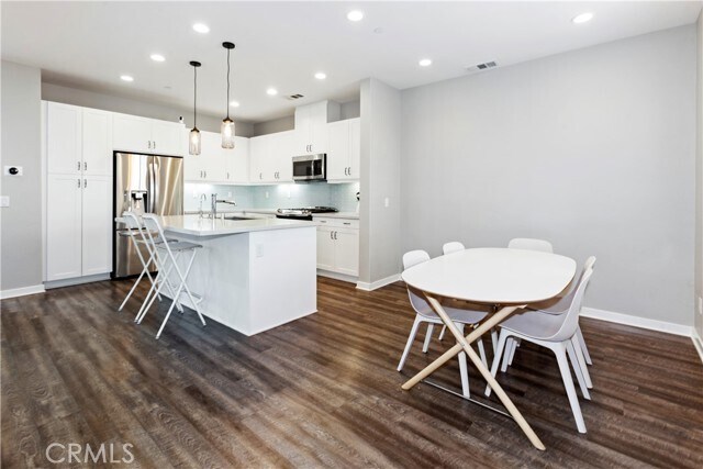 Foto del edificio - 10 Poppy