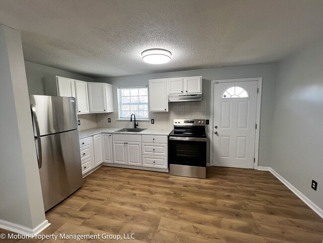 Foto del edificio - 2407 N Chamberlain Ave