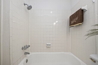 Building Photo - 9435 Pagewood Ln