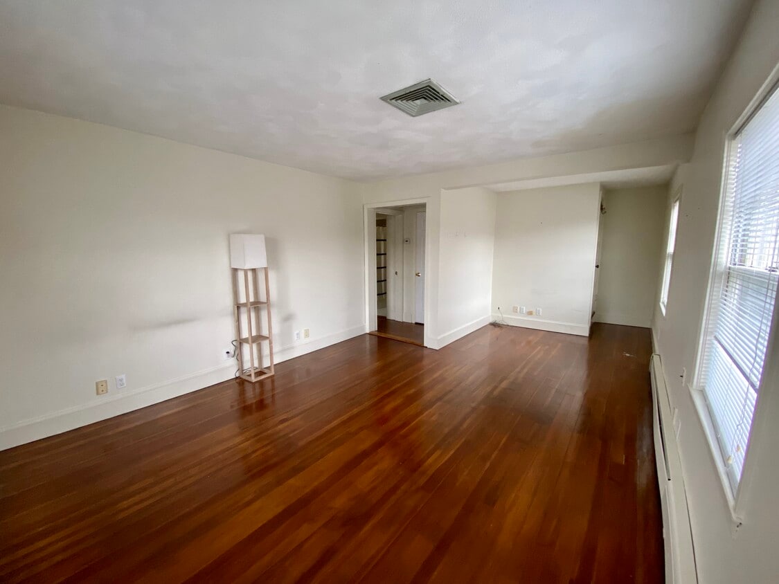 252 Main St Unit 2, Reading, MA 01867 Apartments in Reading, MA