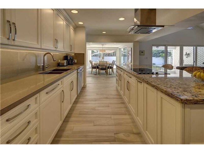 Building Photo - 630 Middle River Dr