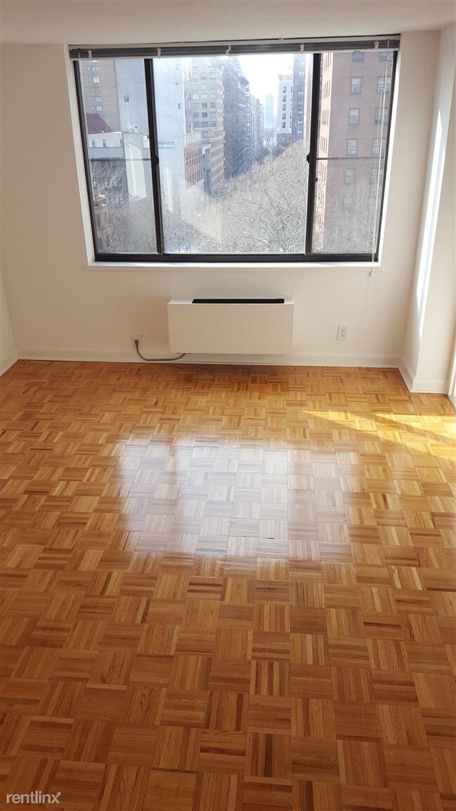Building Photo - 105 W 90th St