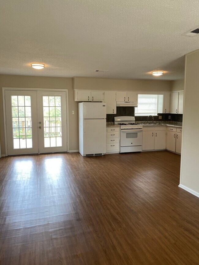 Foto del edificio - 600 Libby Ln