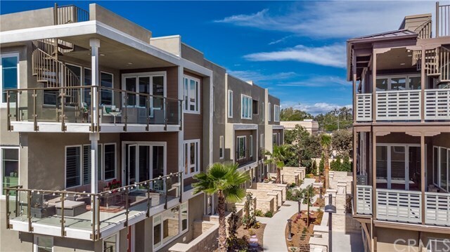 Foto del edificio - 877 Doheny Way