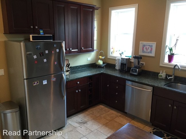 Building Photo - 1615 N Wood St