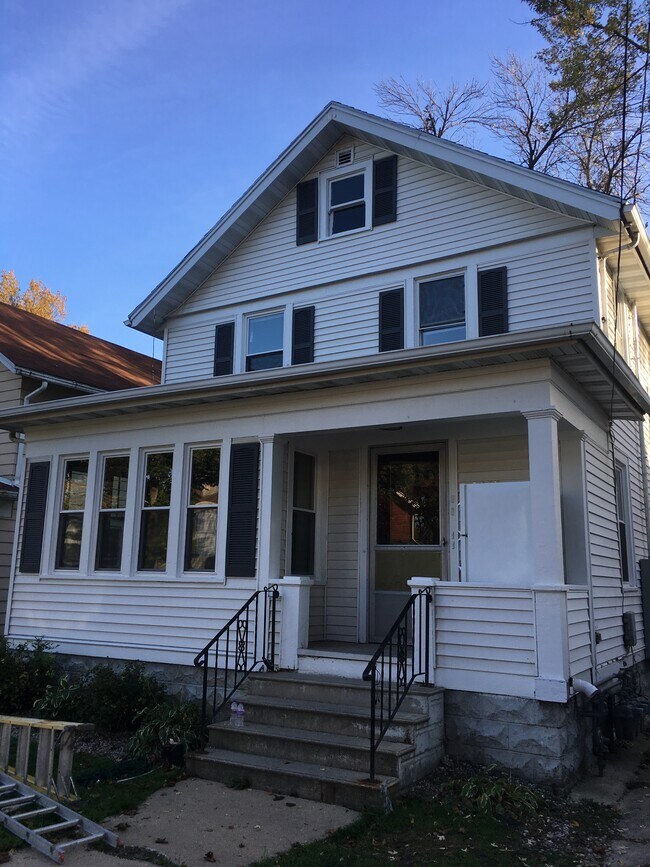 Building Photo - 2633 E Johnson St