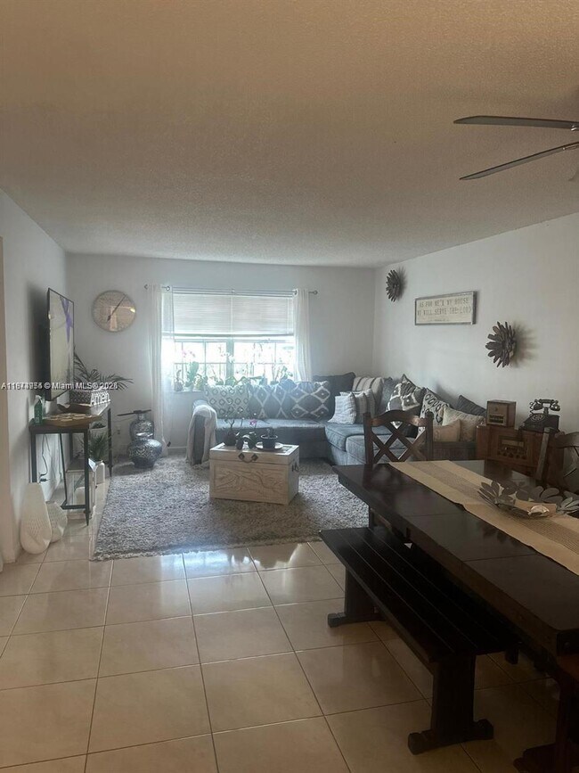 Building Photo - 11131 Royal Palm Blvd