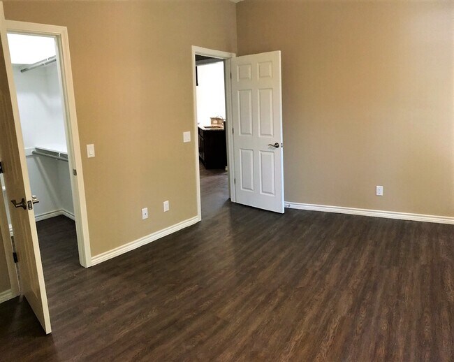 Building Photo - 617 Pecan Ct
