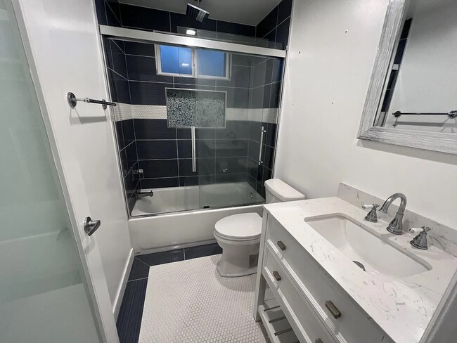 Foto del edificio - 5958 Calvin Ave