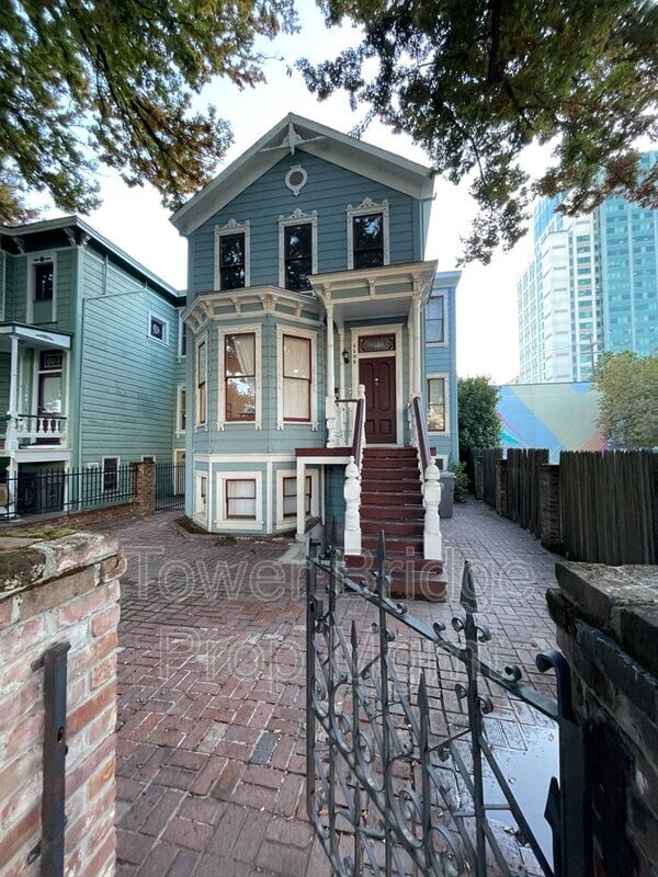 Building Photo - 1106 G St