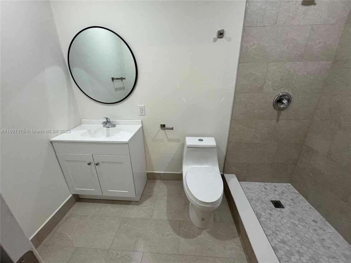 Foto del edificio - 1430 W 32nd St