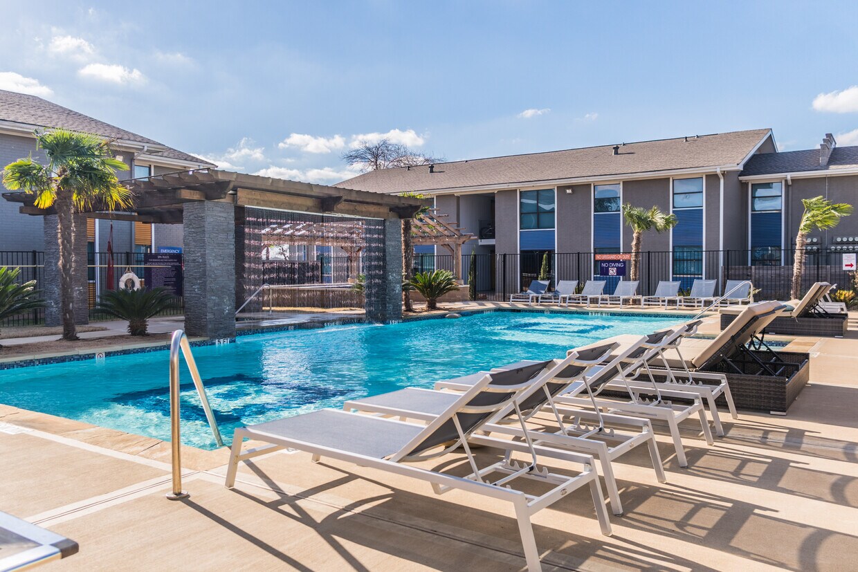 The Enclave at the Stadium 1600 S M.L.K. Jr Blvd Waco, TX