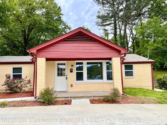 Foto del edificio - 3 br, 2 bath House - 208 Winans Ave