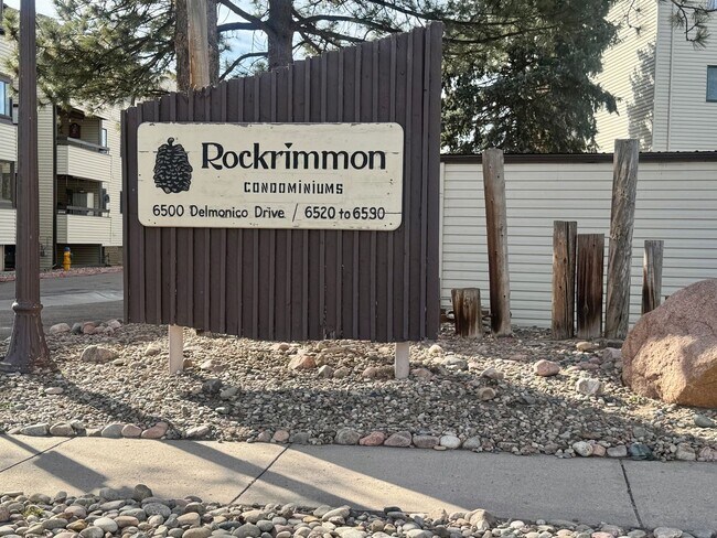 Foto del edificio - Updated CONDO in Rockrimmon with POOL, TENNIS and PICKLEBALL COURTS!