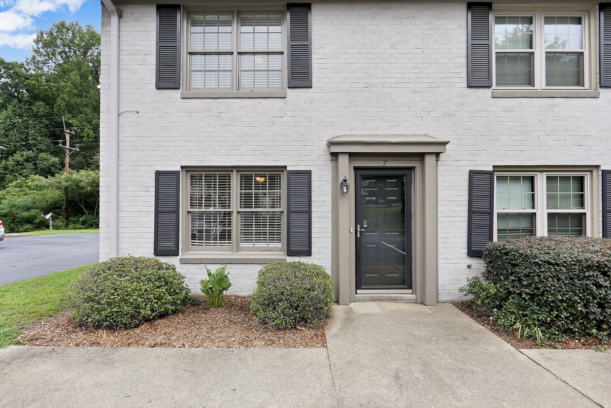 5003 Edwards Rd, Taylors, SC 29687 Townhouse for Rent in Taylors, SC