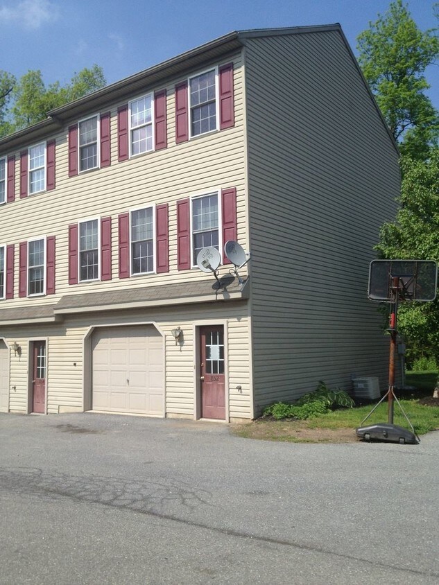 Primary Photo - 852 Mount Gretna Rd