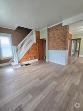 Building Photo - 102 W Blake Ave
