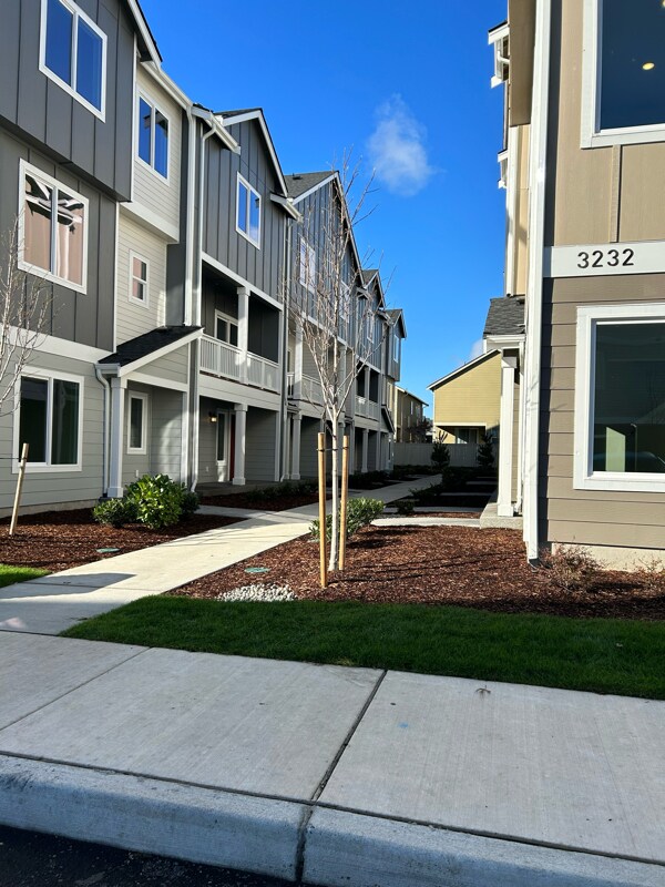Foto del edificio - 3226 Juno Ct NE