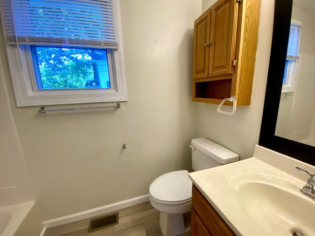 Foto del edificio - 232 S Main St