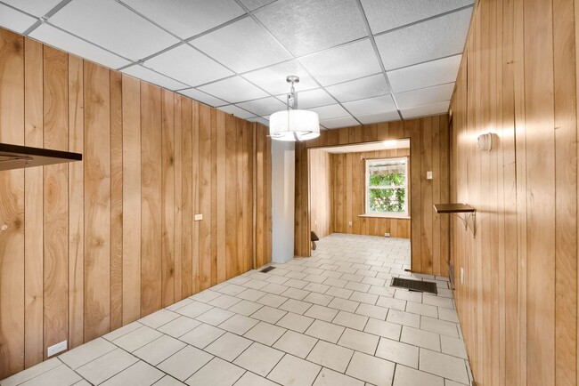 Foto del edificio - Charming 2-Bedroom Home with Private Backyard in Allentown
