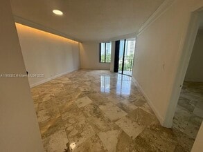Building Photo - 520 Brickell Key Dr