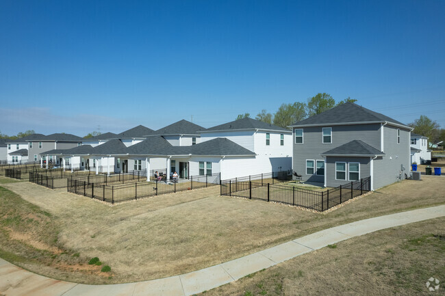 Building Photo - Brookmont Townes