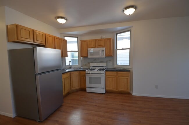 Foto del edificio - 211 Duncan Ave